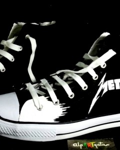 Zapatillas-pintadas-personalizadas-alpartgata-metalica (1)